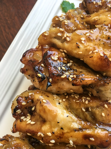 Instant Pot (r) Plated Sesame Garlic Chicken Wings